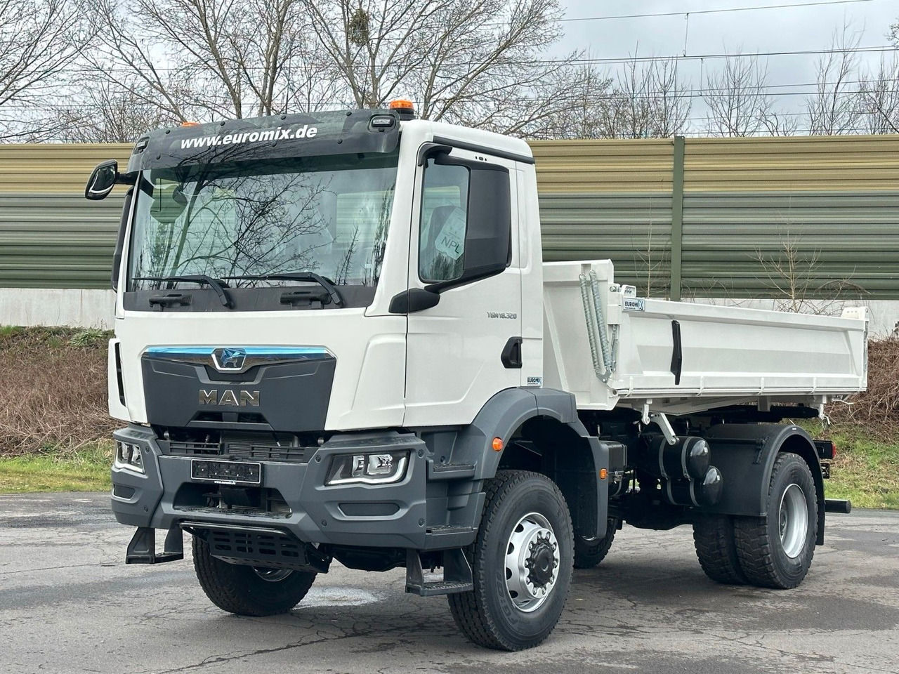 MAN TGM 18.320 4X4 Euro 6e Euromix 3-Seiten-Kipper - Truk jungkit: gambar 1 MAN TGM 18.320 4X4 Euro 6e Euromix 3-Seiten-Kipper - Truk jungkit: gambar 1