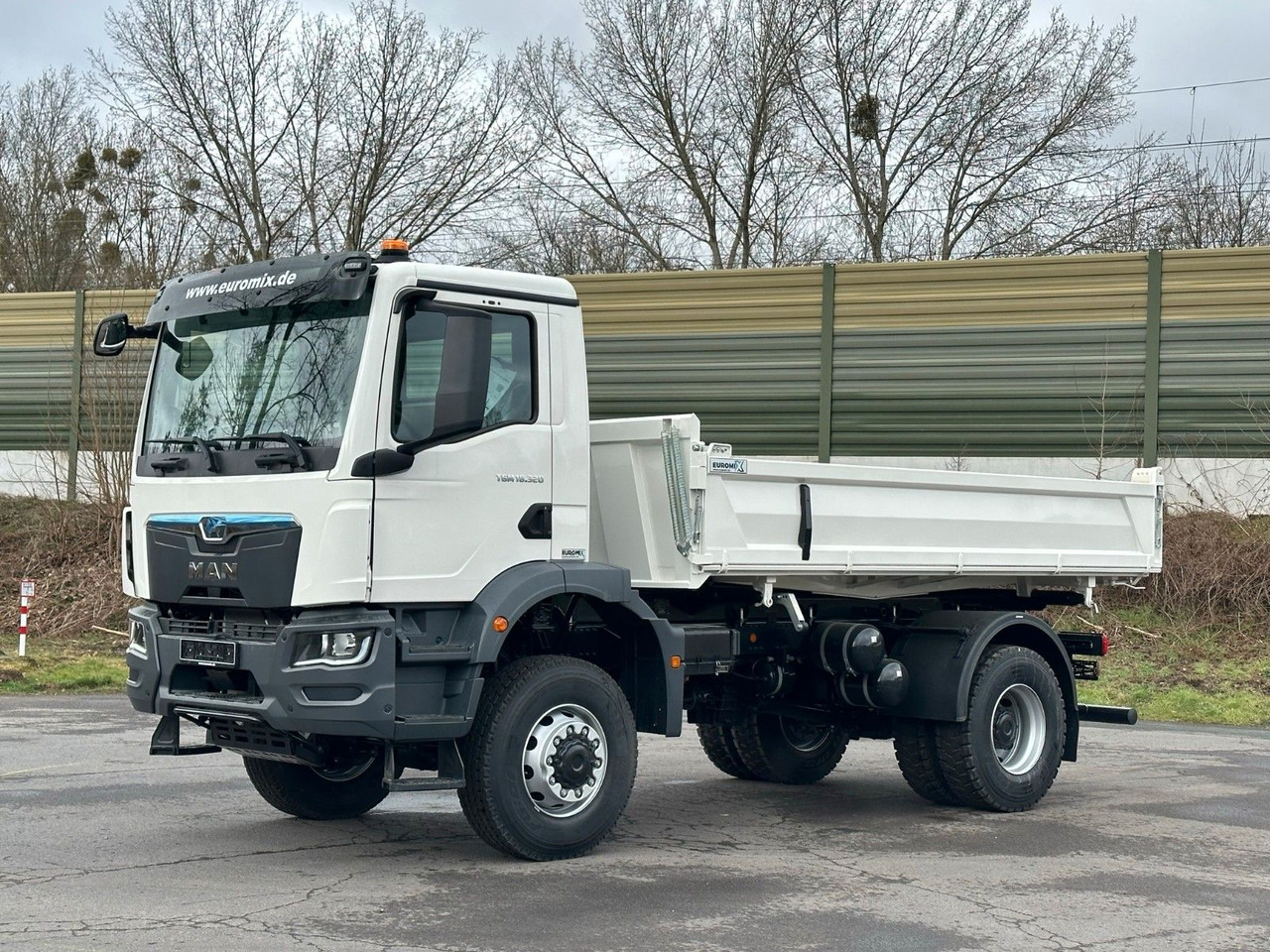 MAN TGM 18.320 4X4 Euro 6e Euromix 3-Seiten-Kipper - Truk jungkit: gambar 2 MAN TGM 18.320 4X4 Euro 6e Euromix 3-Seiten-Kipper - Truk jungkit: gambar 2