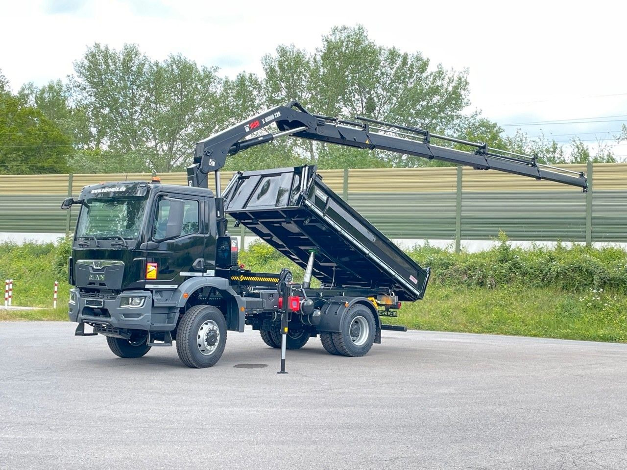 MAN TGM 18.320 4x4 Euro6e Hiab X Hiduo 228-4 - Truk jungkit, Truk derek: gambar 1 MAN TGM 18.320 4x4 Euro6e Hiab X Hiduo 228-4 - Truk jungkit, Truk derek: gambar 1