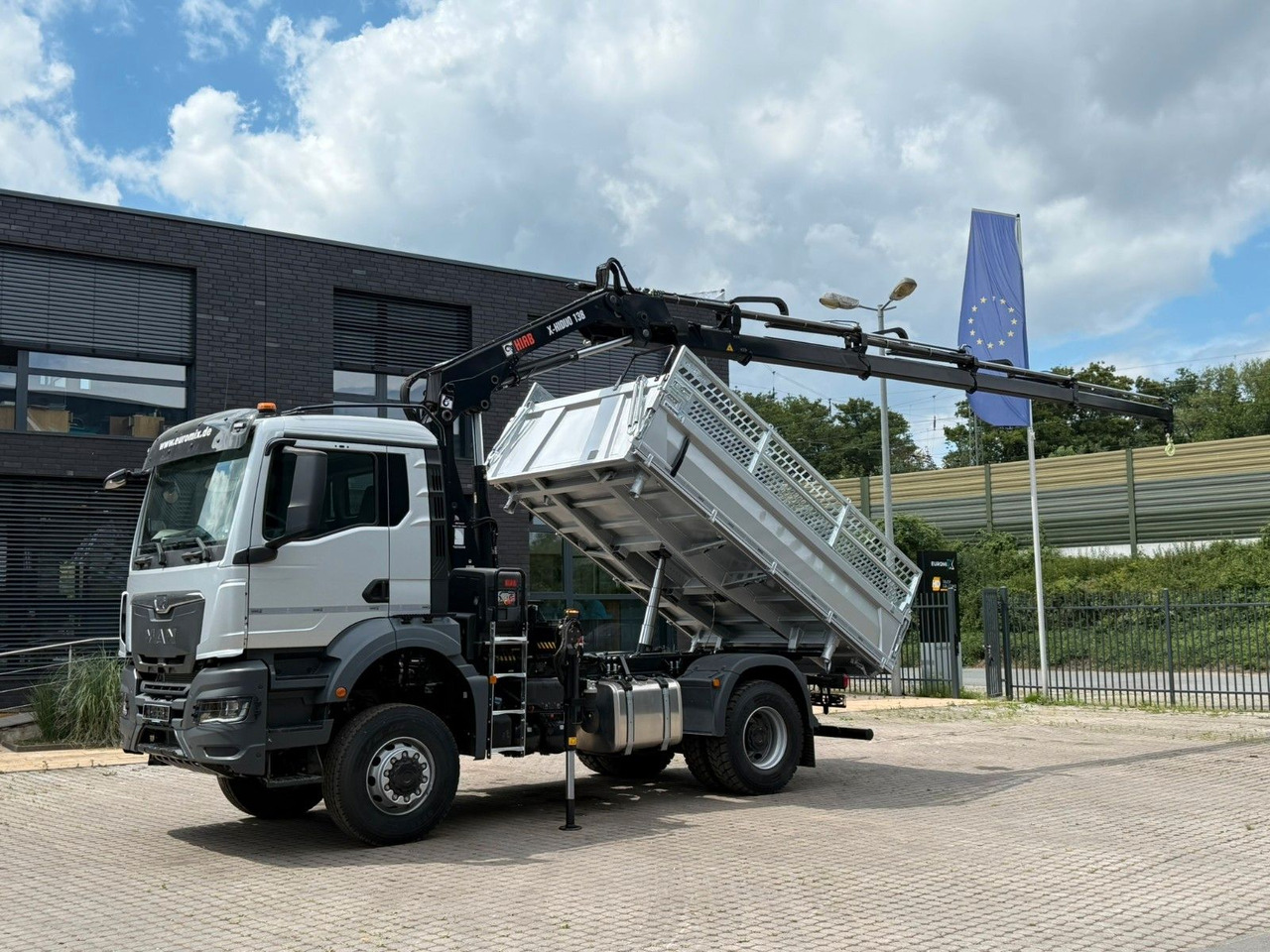 MAN TGS 18.400 TG3 4x4 Euro6e Hiab X-HiDuo 138DS-4 - Truk jungkit, Truk derek: gambar 1 MAN TGS 18.400 TG3 4x4 Euro6e Hiab X-HiDuo 138DS-4 - Truk jungkit, Truk derek: gambar 1