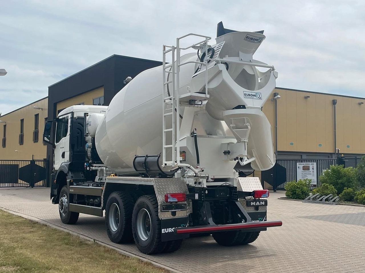 MAN TGS 33.440 / 6X6 Euro6e Euromix MTP EM 7 L - Truk pengaduk beton: gambar 5 MAN TGS 33.440 / 6X6 Euro6e Euromix MTP EM 7 L - Truk pengaduk beton: gambar 5