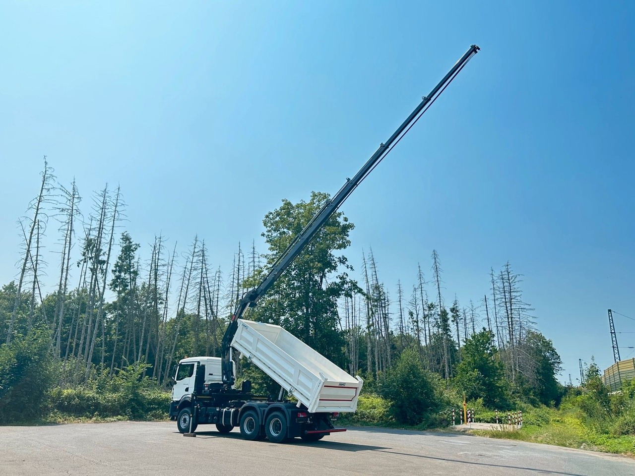 Truk jungkit, Truk derek MAN TGS 33.440 6x4 /3-Seiten- Kipper /  HIAB 228-6: gambar 7