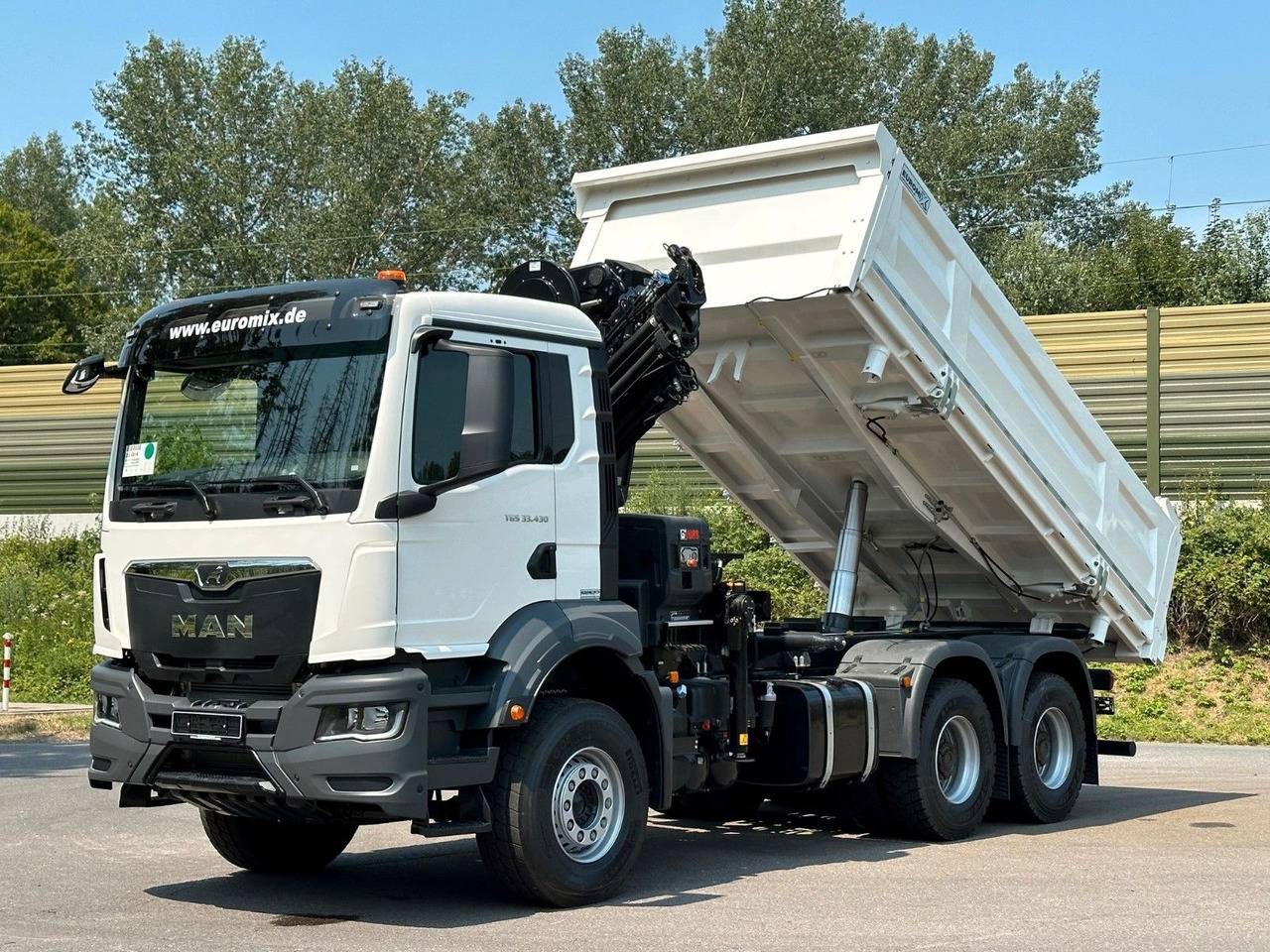 Truk jungkit, Truk derek MAN TGS 33.440 6x4 /3-Seiten- Kipper /  HIAB 228-6: gambar 16