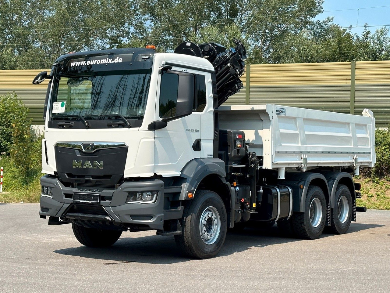 Truk jungkit, Truk derek MAN TGS 33.440 6x4 /3-Seiten- Kipper /  HIAB 228-6: gambar 12