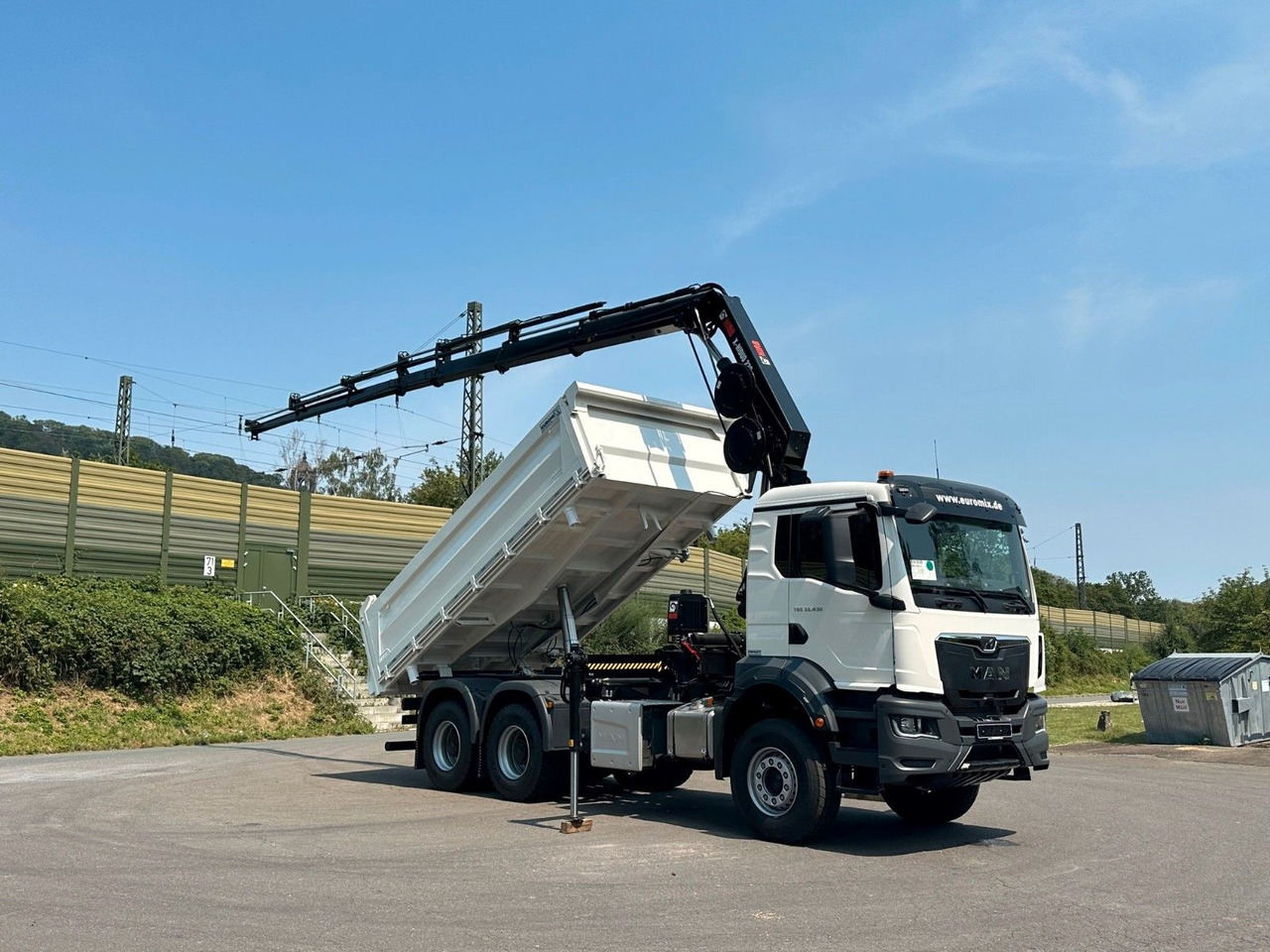 Truk jungkit, Truk derek MAN TGS 33.440 6x4 /3-Seiten- Kipper /  HIAB 228-6: gambar 10