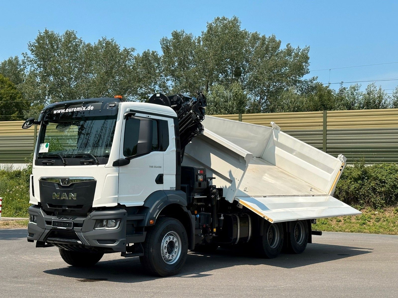 Truk jungkit, Truk derek MAN TGS 33.440 6x4 /3-Seiten- Kipper /  HIAB 228-6: gambar 20