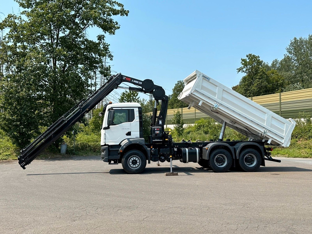 Truk jungkit, Truk derek MAN TGS 33.440 6x4 /3-Seiten- Kipper /  HIAB 228-6: gambar 6