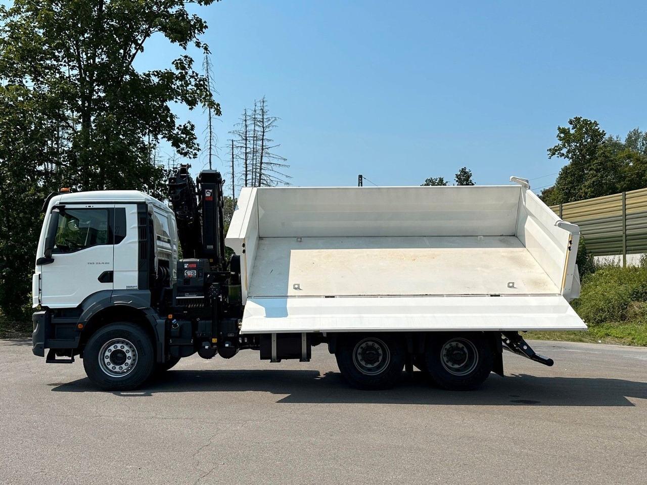Truk jungkit, Truk derek MAN TGS 33.440 6x4 /3-Seiten- Kipper /  HIAB 228-6: gambar 21