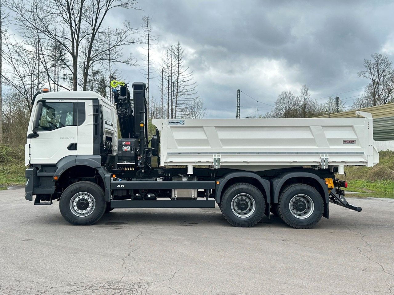 MAN TGS 33.440 6x6 /3-Seiten- Kipper / HIAB 228-4 - Truk jungkit, Truk derek: gambar 4 MAN TGS 33.440 6x6 /3-Seiten- Kipper / HIAB 228-4 - Truk jungkit, Truk derek: gambar 4