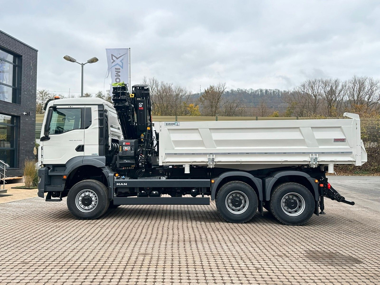 MAN TGS 33.440 6x6 /3-Seiten- Kipper / Kran HIAB 302 - Truk jungkit, Truk derek: gambar 2 MAN TGS 33.440 6x6 /3-Seiten- Kipper / Kran HIAB 302 - Truk jungkit, Truk derek: gambar 2