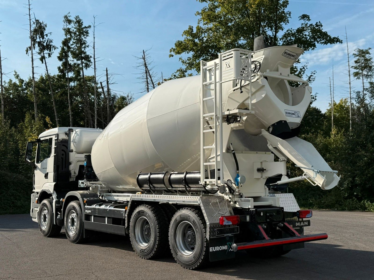 MAN TGS 35.470 BB 8X4 EuromixMTP EM 10 L - Truk pengaduk beton: gambar 4 MAN TGS 35.470 BB 8X4 EuromixMTP EM 10 L - Truk pengaduk beton: gambar 4
