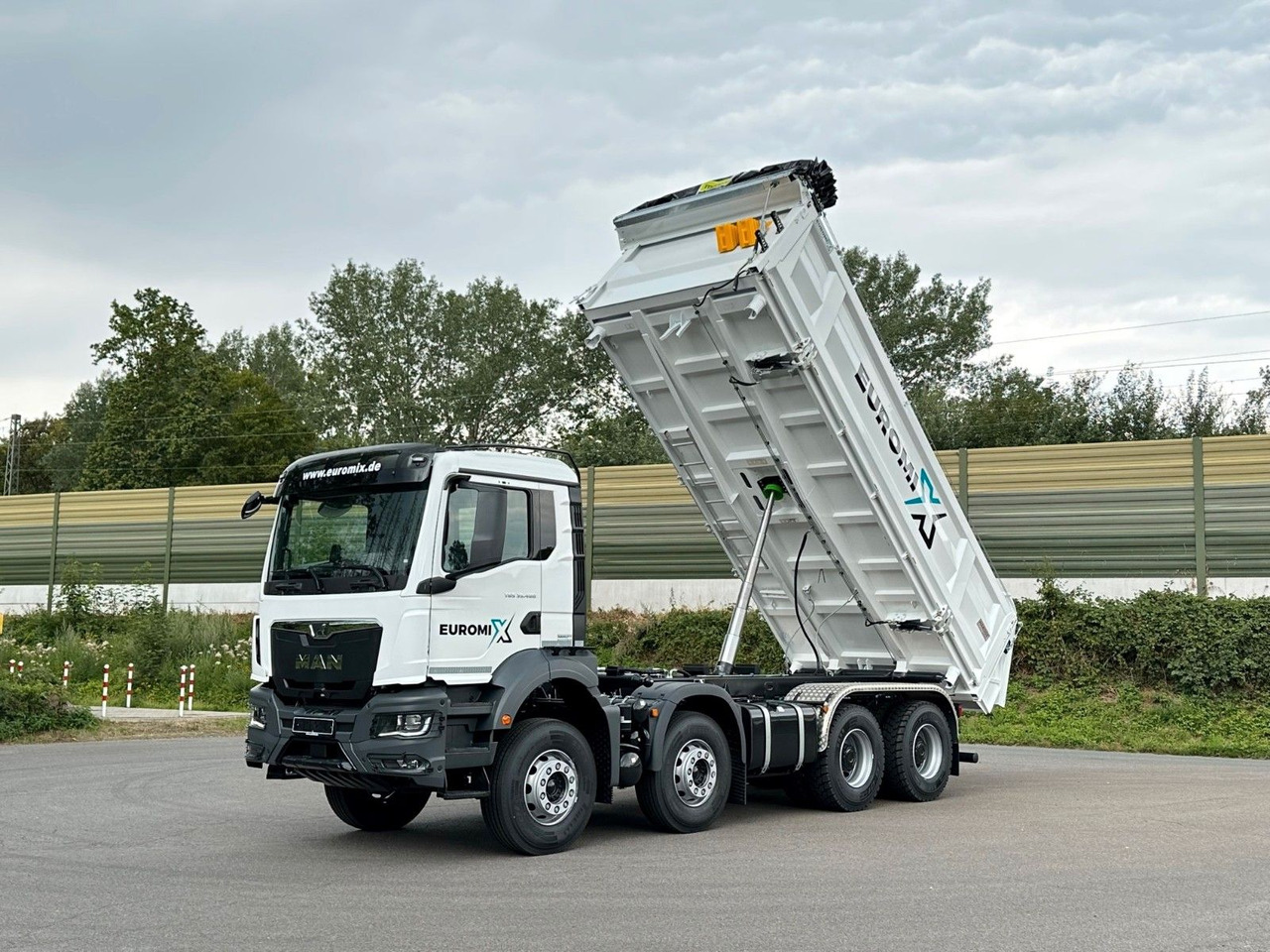 MAN TGS 35.480 8x4 EuromixMTP 3-Seiten-Kipper - Truk jungkit: gambar 4 MAN TGS 35.480 8x4 EuromixMTP 3-Seiten-Kipper - Truk jungkit: gambar 4