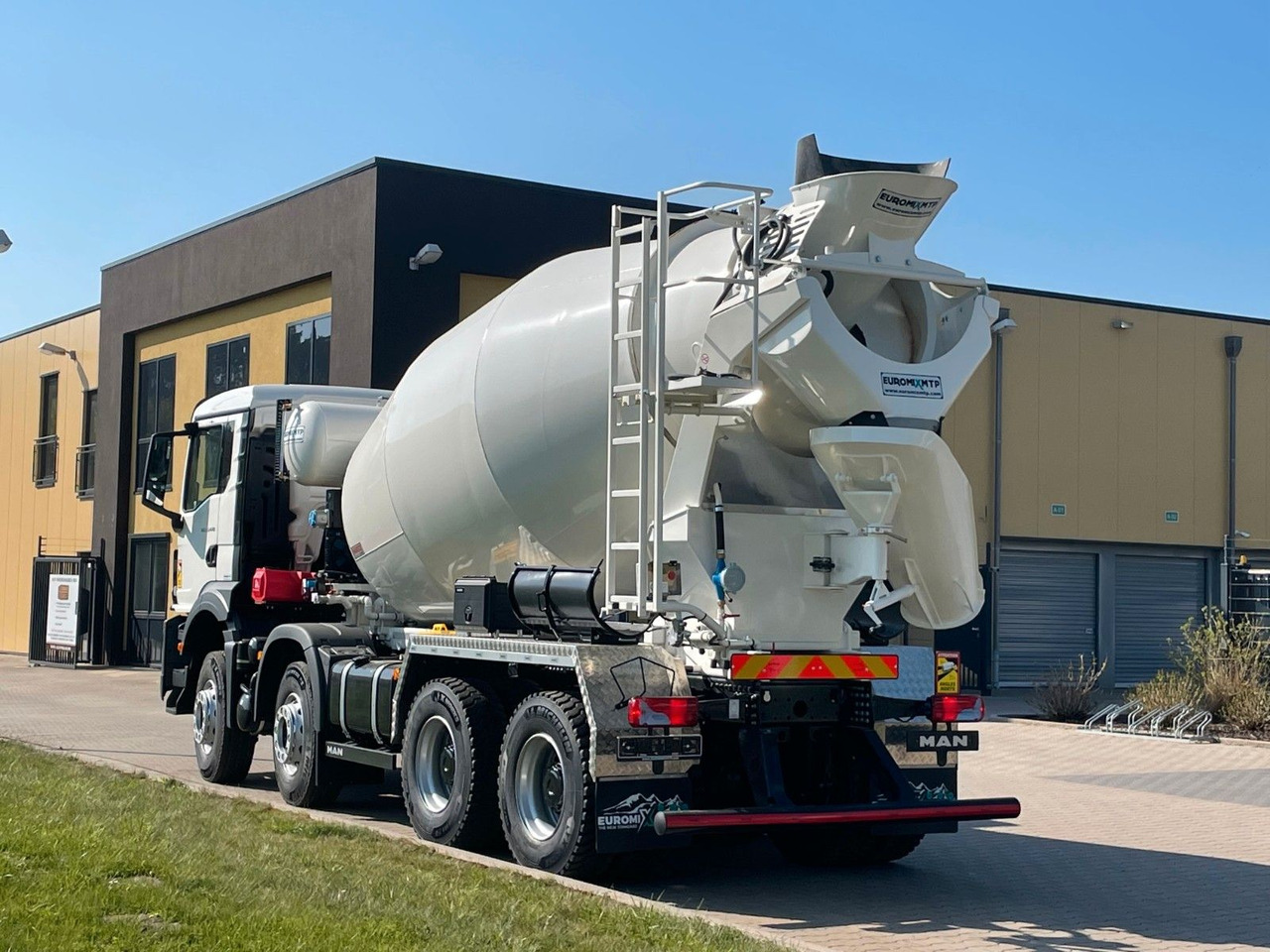 MAN TGS 35.520 8x4 /Euro6e EuromixMTP EM 10 L - Truk pengaduk beton: gambar 5 MAN TGS 35.520 8x4 /Euro6e EuromixMTP EM 10 L - Truk pengaduk beton: gambar 5