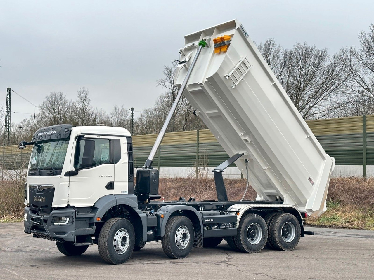 MAN TGS 41.400 8x4 / EUROMIX MTP 20m³/ EURO 5 - Truk skip loader: gambar 3 MAN TGS 41.400 8x4 / EUROMIX MTP 20m³/ EURO 5 - Truk skip loader: gambar 3