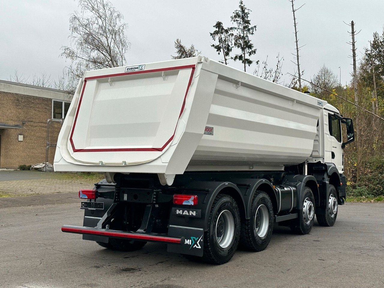 MAN TGS 41.400 8x4 / EUROMIX MTP 20m³/ EURO2 Kipper - Truk jungkit: gambar 4 MAN TGS 41.400 8x4 / EUROMIX MTP 20m³/ EURO2 Kipper - Truk jungkit: gambar 4