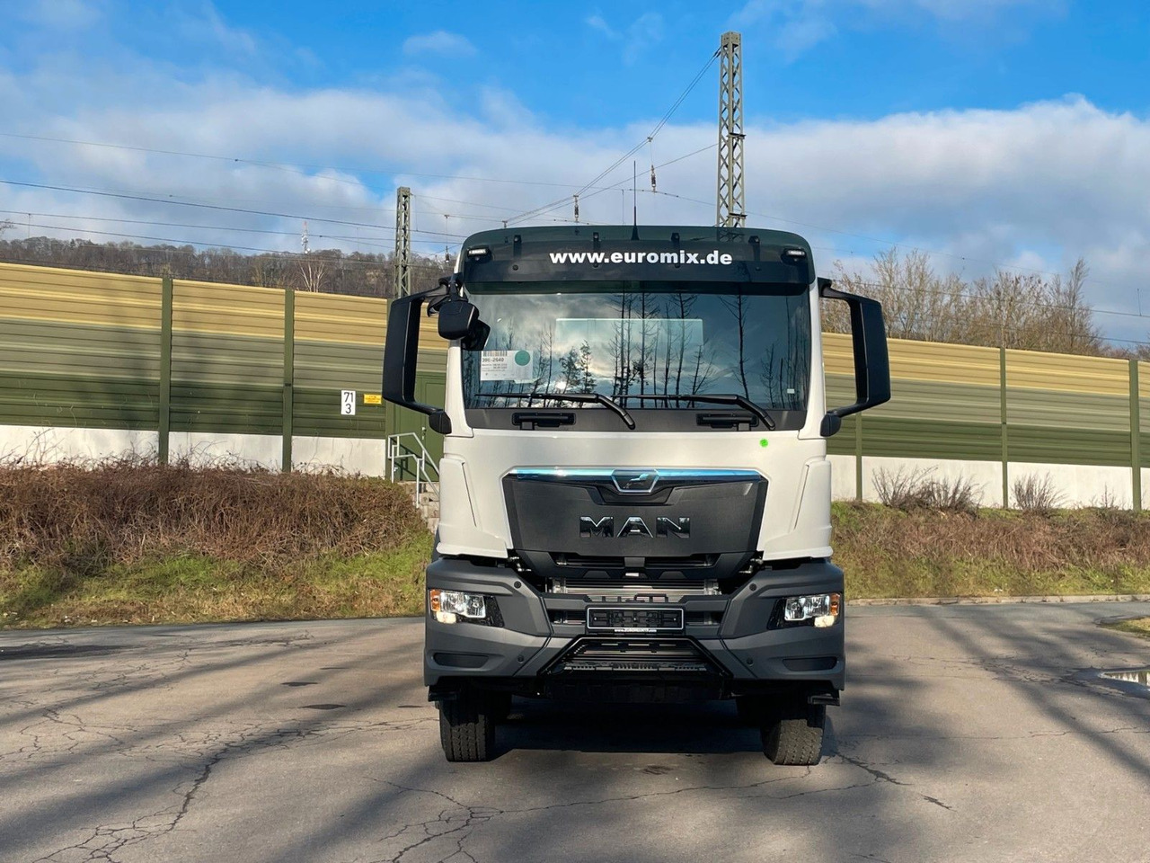 MAN TGS 41.400 8x4 / EuromixMTP EM 12m³ R / EURO 2 - Truk pengaduk beton: gambar 2 MAN TGS 41.400 8x4 / EuromixMTP EM 12m³ R / EURO 2 - Truk pengaduk beton: gambar 2