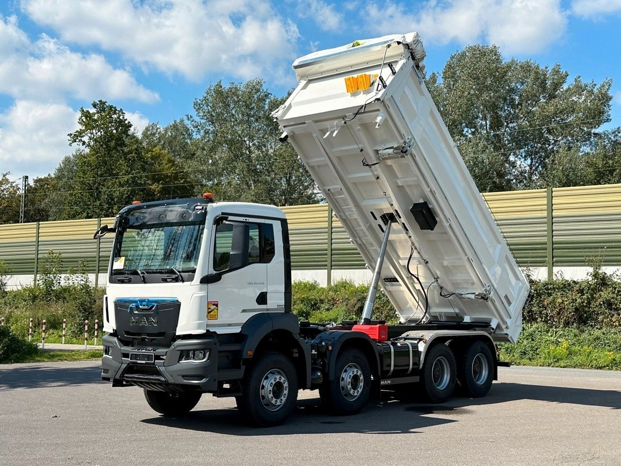 Truk jungkit MAN TGS 41.440  8x4 EuromixMTP 3-Seiten-Kipper: gambar 9