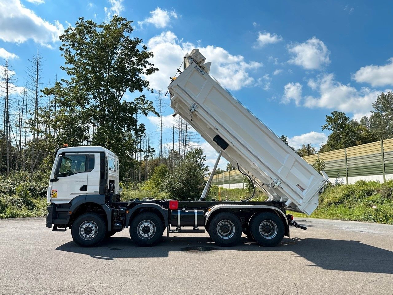 Truk jungkit MAN TGS 41.440  8x4 EuromixMTP 3-Seiten-Kipper: gambar 10