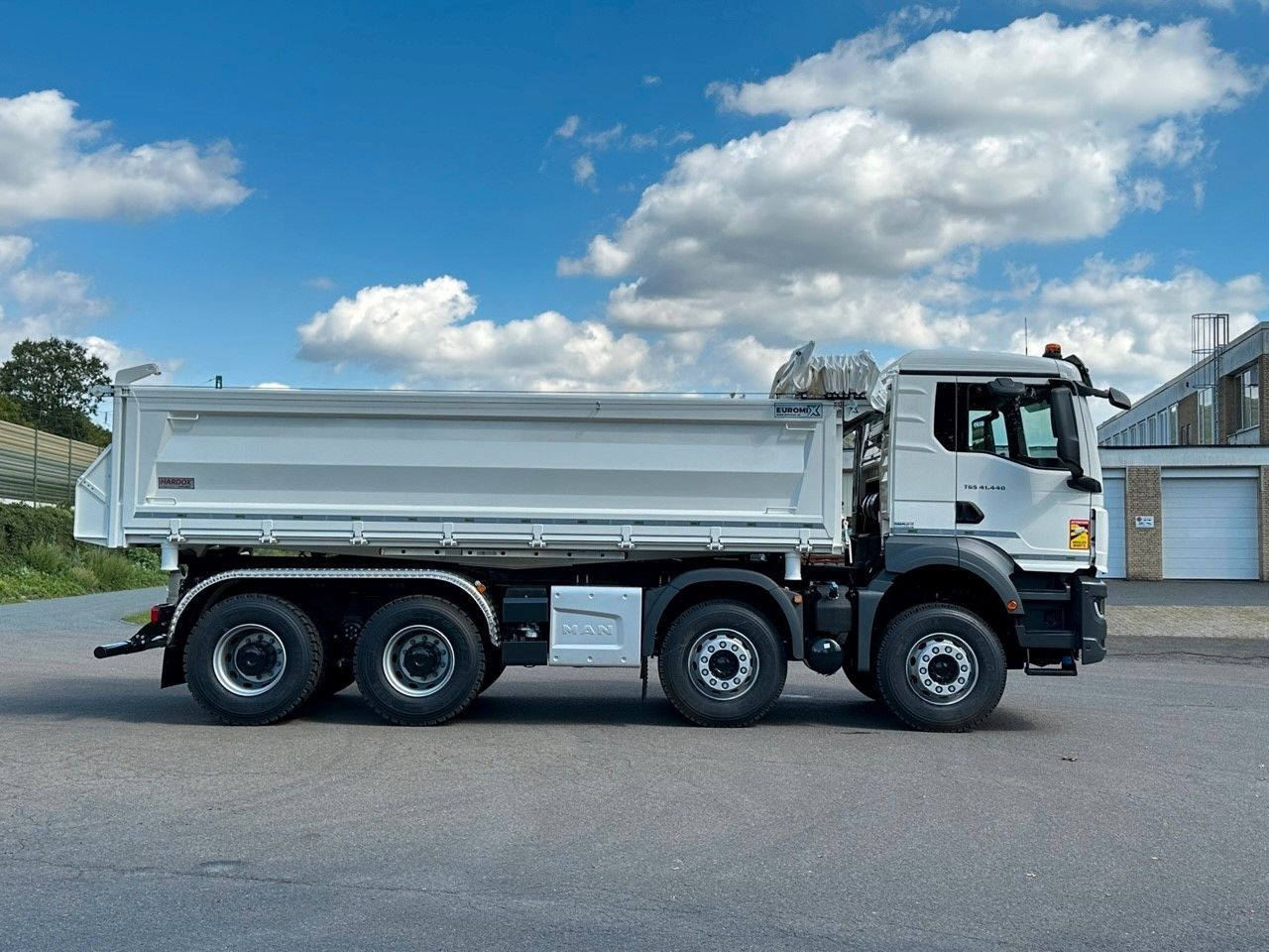 Truk jungkit MAN TGS 41.440  8x4 EuromixMTP 3-Seiten-Kipper: gambar 6