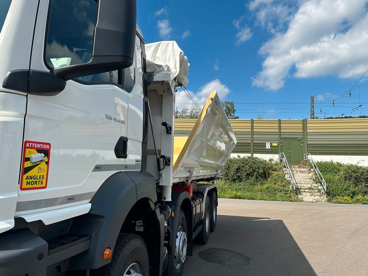 Truk jungkit MAN TGS 41.440  8x4 EuromixMTP 3-Seiten-Kipper: gambar 15