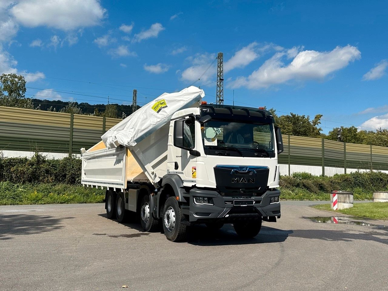 Truk jungkit MAN TGS 41.440  8x4 EuromixMTP 3-Seiten-Kipper: gambar 24
