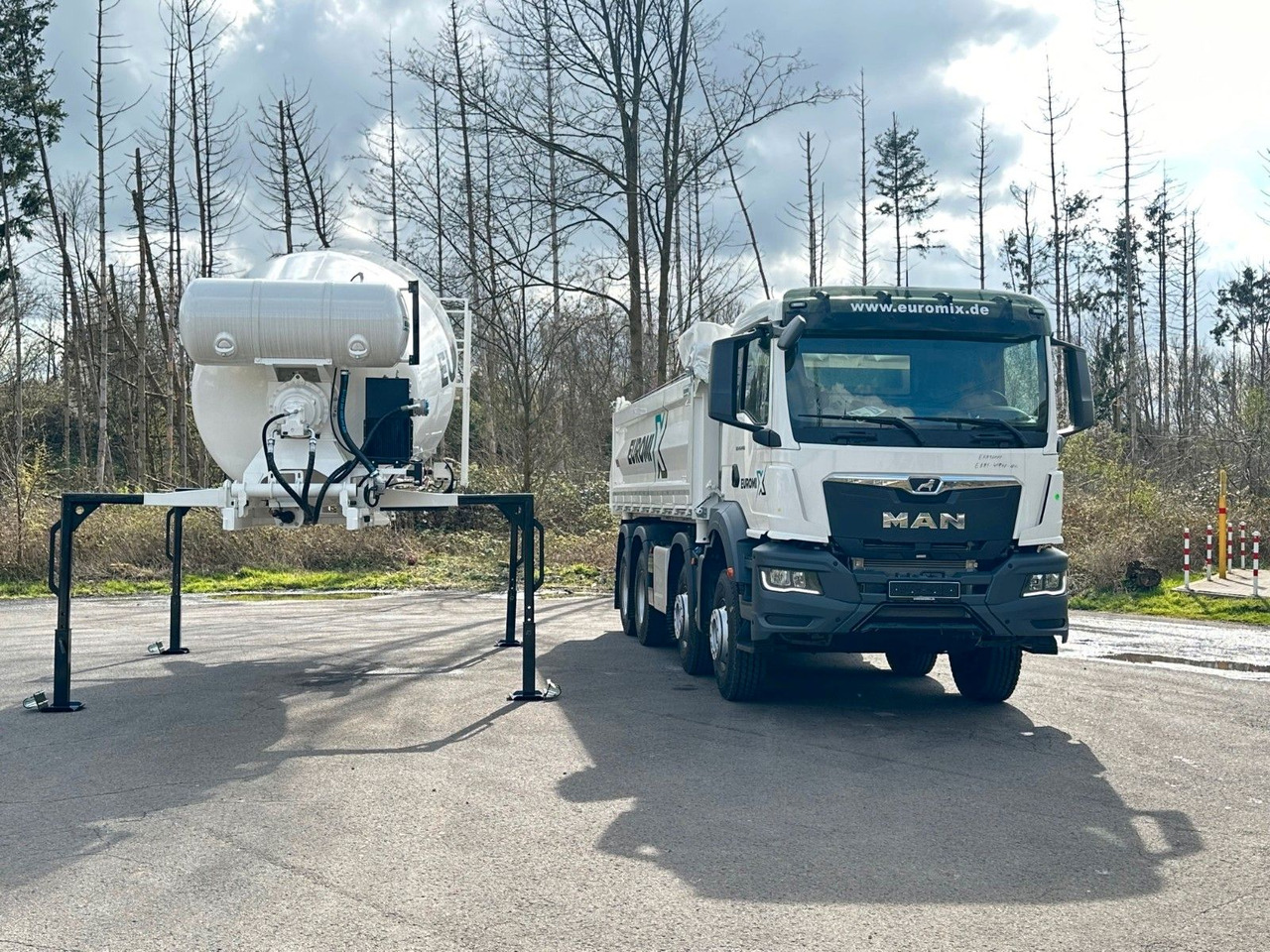 MAN TGS 41.440 8x4 WECHSELSYSTEM KIPPER+MISCHER - Truk jungkit: gambar 3 MAN TGS 41.440 8x4 WECHSELSYSTEM KIPPER+MISCHER - Truk jungkit: gambar 3