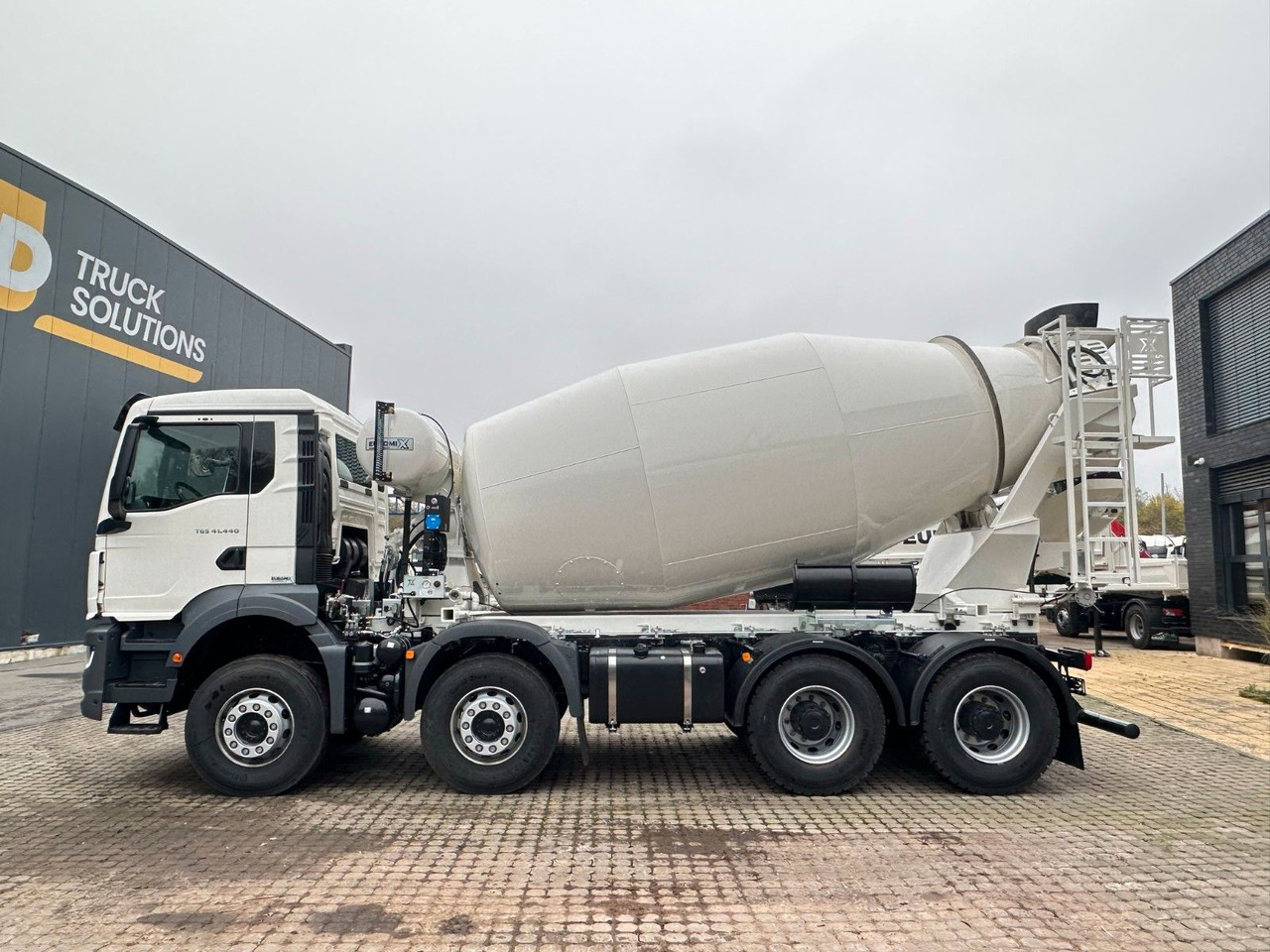 MAN TGS 41.480 8x4 WECHSELSYSTEM KIPPER+MISCHER - Truk jungkit: gambar 2 MAN TGS 41.480 8x4 WECHSELSYSTEM KIPPER+MISCHER - Truk jungkit: gambar 2