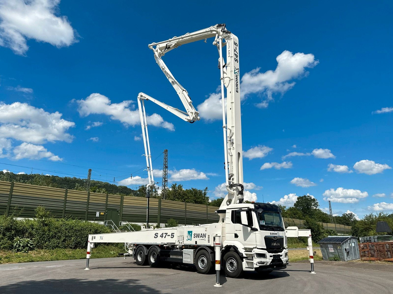 MAN TGS 41.520 8x4 SWAN TSP 47-5 160RZ ( 47m ) - Truk pengaduk beton: gambar 2 MAN TGS 41.520 8x4 SWAN TSP 47-5 160RZ ( 47m ) - Truk pengaduk beton: gambar 2