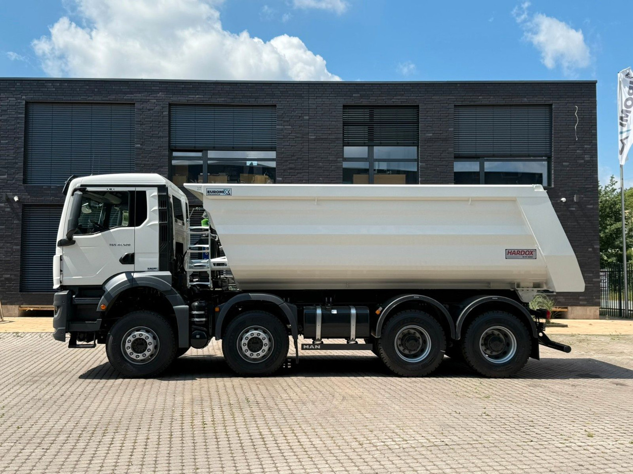 MAN TGS 41.520 BB 8X4 Euromix MuldenKipper Retarder - Truk jungkit: gambar 5 MAN TGS 41.520 BB 8X4 Euromix MuldenKipper Retarder - Truk jungkit: gambar 5