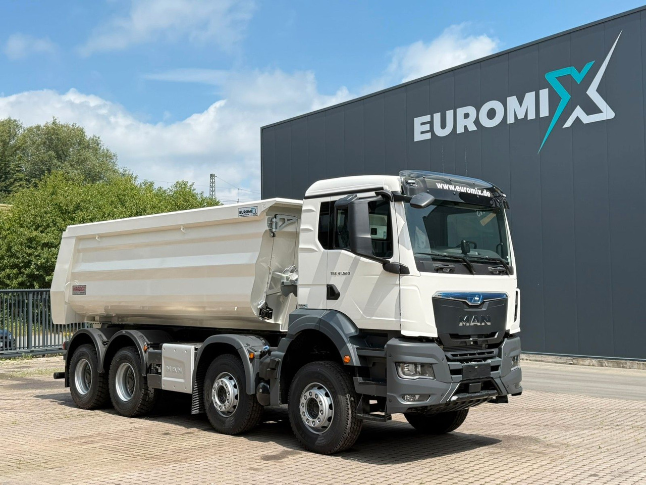 MAN TGS 41.520 BB 8X4 Euromix MuldenKipper Retarder - Truk jungkit: gambar 1 MAN TGS 41.520 BB 8X4 Euromix MuldenKipper Retarder - Truk jungkit: gambar 1