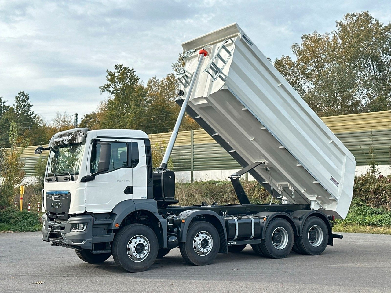 MAN TGS 41.520 BB 8X4 Euromix Retarder - Truk jungkit: gambar 1 MAN TGS 41.520 BB 8X4 Euromix Retarder - Truk jungkit: gambar 1