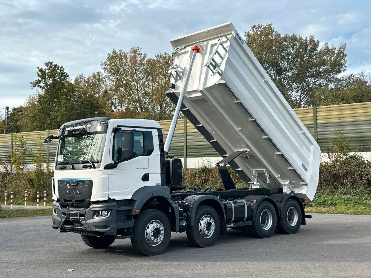 MAN TGS 41.520 BB 8X4 Euromix Retarder - Truk jungkit: gambar 2 MAN TGS 41.520 BB 8X4 Euromix Retarder - Truk jungkit: gambar 2