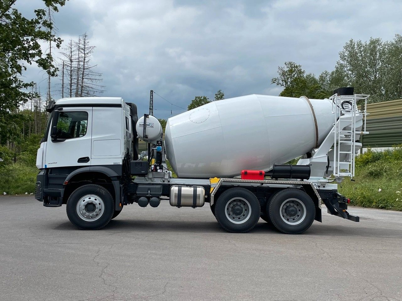 Mercedes-Benz 3348 6X4 Arcos 5 EuromixMTP EM 9 R - Truk pengaduk beton: gambar 3 Mercedes-Benz 3348 6X4 Arcos 5 EuromixMTP EM 9 R - Truk pengaduk beton: gambar 3