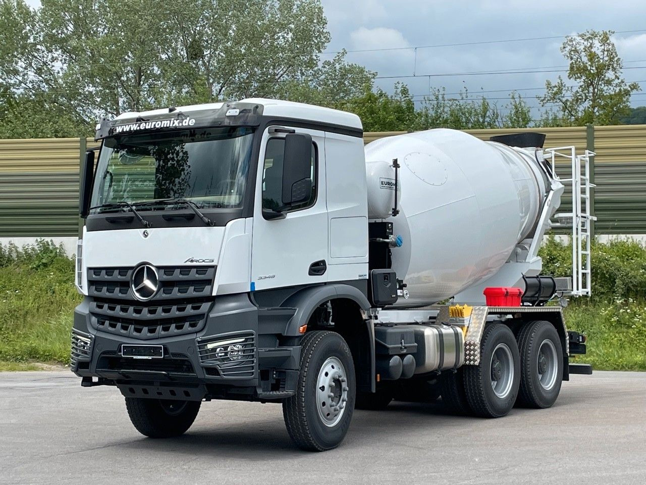 Mercedes-Benz 3348 6X4 Arcos 5 EuromixMTP EM 9 R - Truk pengaduk beton: gambar 1 Mercedes-Benz 3348 6X4 Arcos 5 EuromixMTP EM 9 R - Truk pengaduk beton: gambar 1