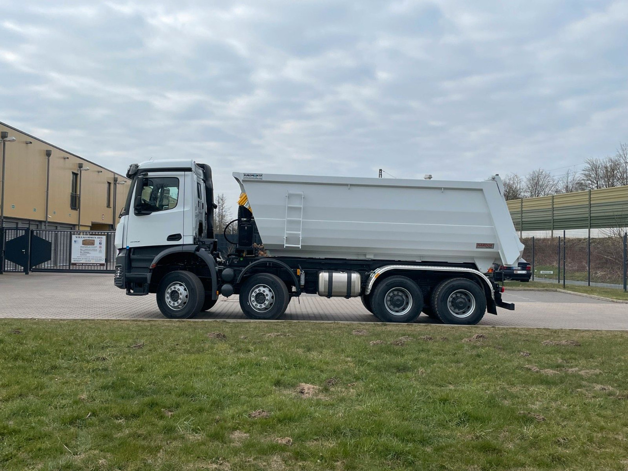Mercedes-Benz 4142 8X4 Mulden- Kipper - EuromixMTP - Truk skip loader: gambar 3 Mercedes-Benz 4142 8X4 Mulden- Kipper - EuromixMTP - Truk skip loader: gambar 3