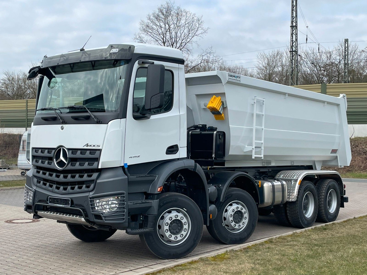 Mercedes-Benz 4142 8X4 Mulden- Kipper - EuromixMTP - Truk jungkit: gambar 2 Mercedes-Benz 4142 8X4 Mulden- Kipper - EuromixMTP - Truk jungkit: gambar 2