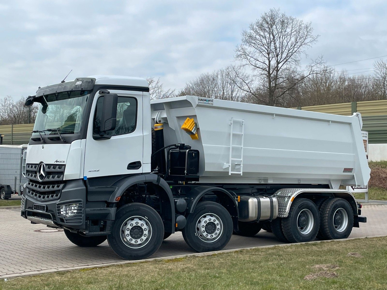 Mercedes-Benz 4142 8X4 Mulden- Kipper - EuromixMTP - Truk jungkit: gambar 3 Mercedes-Benz 4142 8X4 Mulden- Kipper - EuromixMTP - Truk jungkit: gambar 3