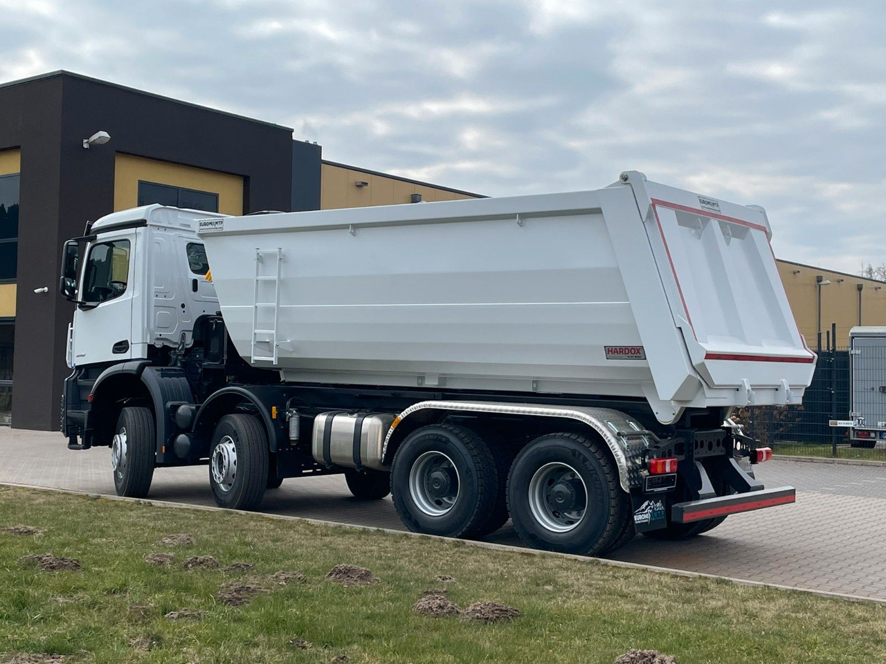 Mercedes-Benz 4142 8X4 Mulden- Kipper - EuromixMTP - Truk jungkit: gambar 5 Mercedes-Benz 4142 8X4 Mulden- Kipper - EuromixMTP - Truk jungkit: gambar 5