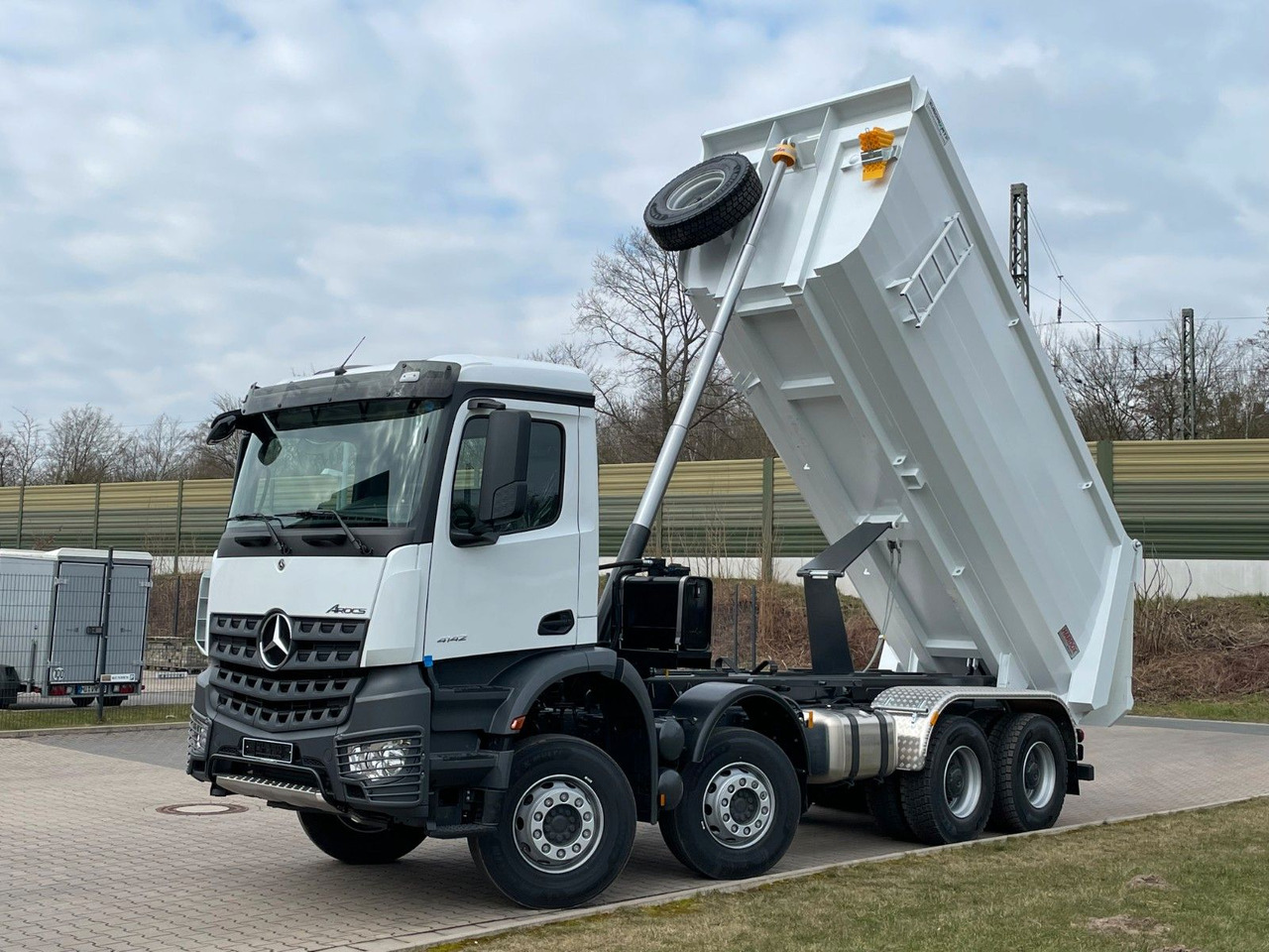 Mercedes-Benz 4142 8X4 Mulden- Kipper - EuromixMTP - Truk jungkit: gambar 1 Mercedes-Benz 4142 8X4 Mulden- Kipper - EuromixMTP - Truk jungkit: gambar 1