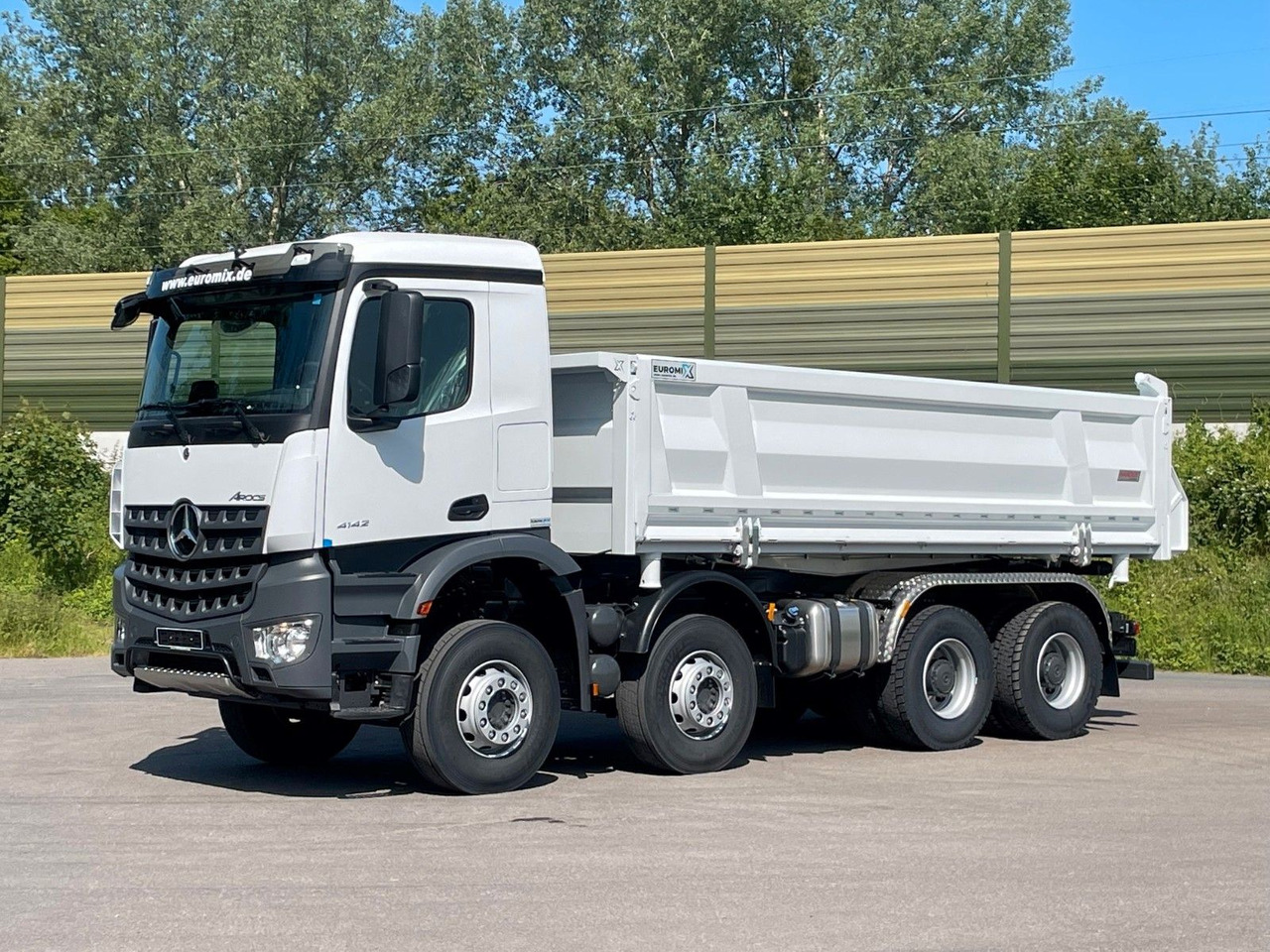 Mercedes-Benz 4145 8X4 Euromix EMT 3-Seiten-Kipper - Truk jungkit: gambar 2 Mercedes-Benz 4145 8X4 Euromix EMT 3-Seiten-Kipper - Truk jungkit: gambar 2