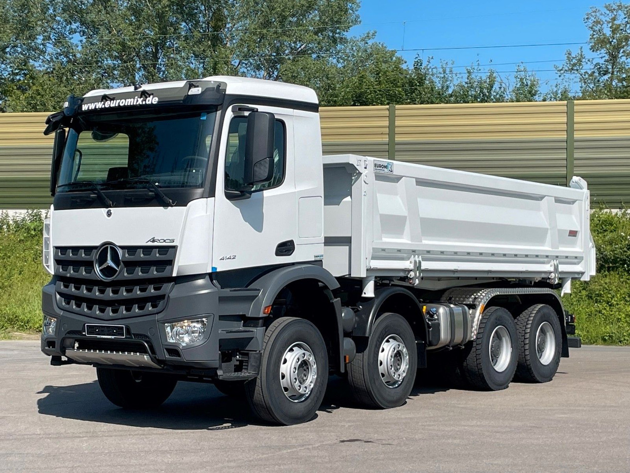 Mercedes-Benz 4145 8X4 Euromix EMT 3-Seiten-Kipper - Truk jungkit: gambar 1 Mercedes-Benz 4145 8X4 Euromix EMT 3-Seiten-Kipper - Truk jungkit: gambar 1
