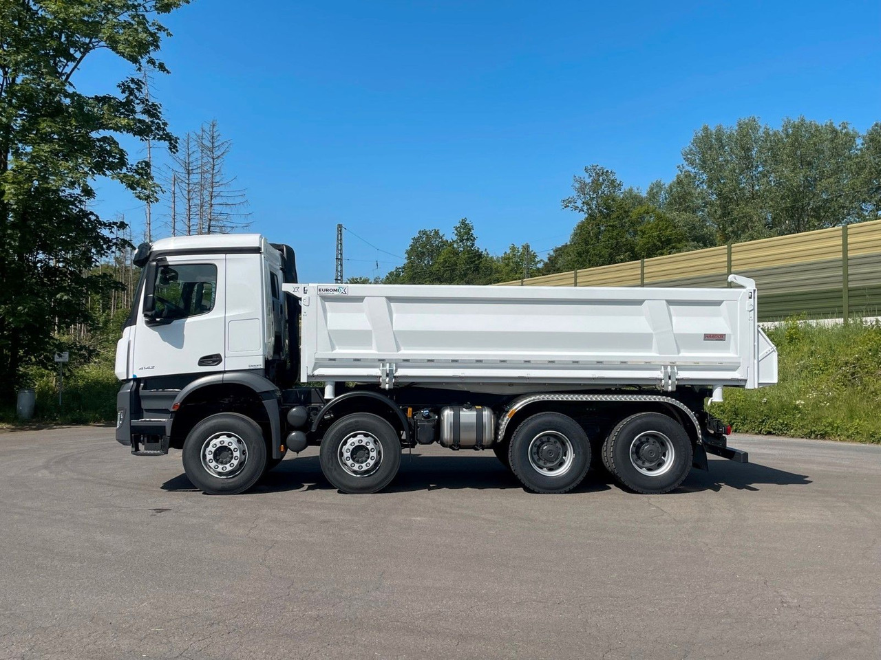 Mercedes-Benz 4145 8X4 Euromix EMT 3-Seiten-Kipper - Truk jungkit: gambar 3 Mercedes-Benz 4145 8X4 Euromix EMT 3-Seiten-Kipper - Truk jungkit: gambar 3
