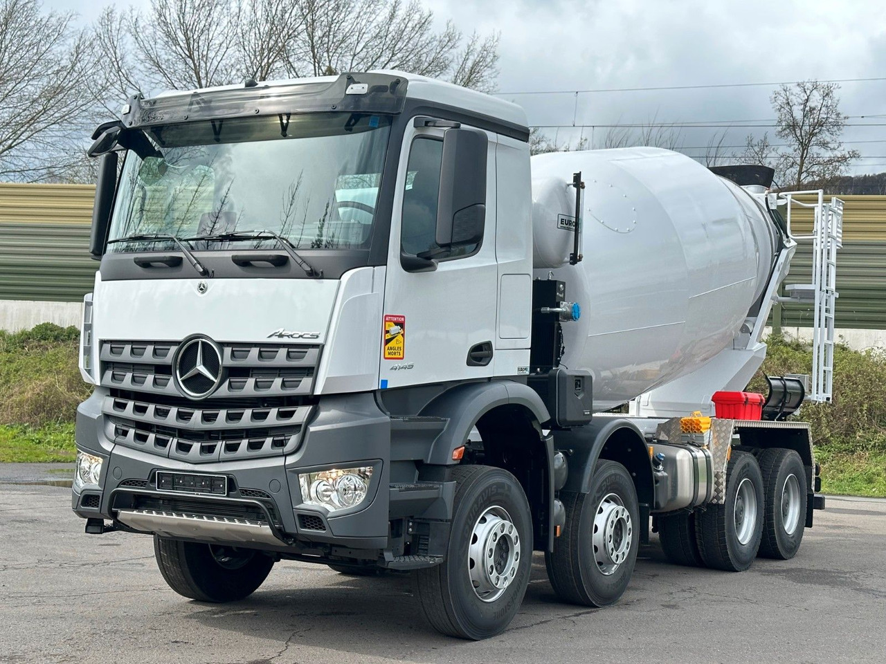 Mercedes-Benz 4145 8X4 EuromixMTP EM 10 Fahrmischer - Truk pengaduk beton: gambar 3 Mercedes-Benz 4145 8X4 EuromixMTP EM 10 Fahrmischer - Truk pengaduk beton: gambar 3