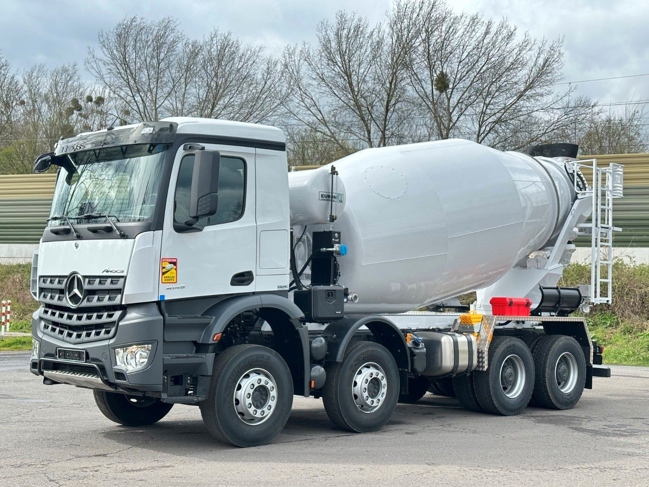 Mercedes-Benz 4145 8X4 EuromixMTP EM 10 Fahrmischer - Truk pengaduk beton: gambar 4 Mercedes-Benz 4145 8X4 EuromixMTP EM 10 Fahrmischer - Truk pengaduk beton: gambar 4
