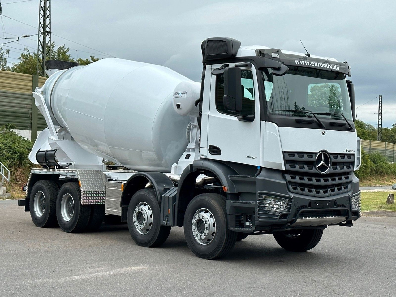 Mercedes-Benz AROCS 5 4142 B 8X4 Euro 3 EuromixMTP EM 10 - Truk pengaduk beton: gambar 1 Mercedes-Benz AROCS 5 4142 B 8X4 Euro 3 EuromixMTP EM 10 - Truk pengaduk beton: gambar 1