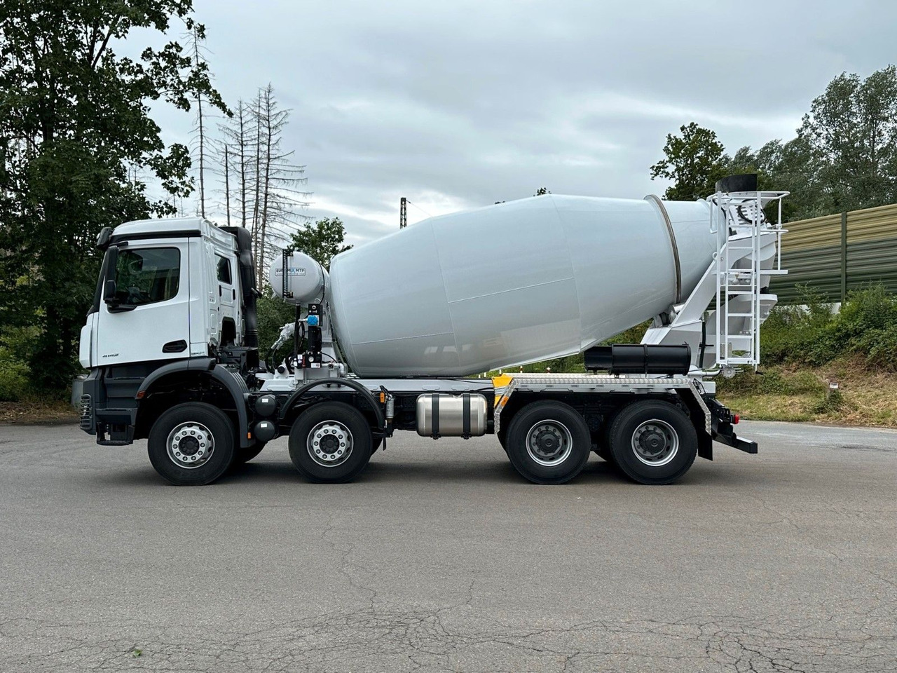 Mercedes-Benz AROCS 5 4142 B 8X4 Euro 3 EuromixMTP EM 10 - Truk pengaduk beton: gambar 5 Mercedes-Benz AROCS 5 4142 B 8X4 Euro 3 EuromixMTP EM 10 - Truk pengaduk beton: gambar 5