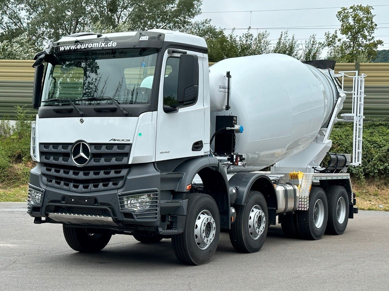 Mercedes-Benz AROCS 5 4142 B 8X4 Euro 3 EuromixMTP EM 10 - Truk pengaduk beton: gambar 1 Mercedes-Benz AROCS 5 4142 B 8X4 Euro 3 EuromixMTP EM 10 - Truk pengaduk beton: gambar 1