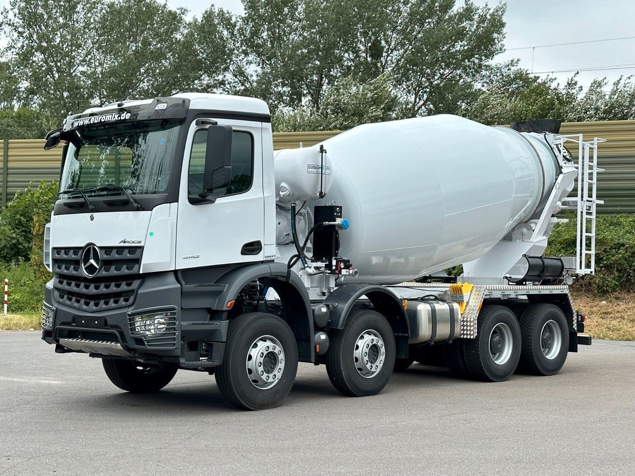 Mercedes-Benz AROCS 5 4142 B 8X4 Euro 3 EuromixMTP EM 10 - Truk pengaduk beton: gambar 1 Mercedes-Benz AROCS 5 4142 B 8X4 Euro 3 EuromixMTP EM 10 - Truk pengaduk beton: gambar 1