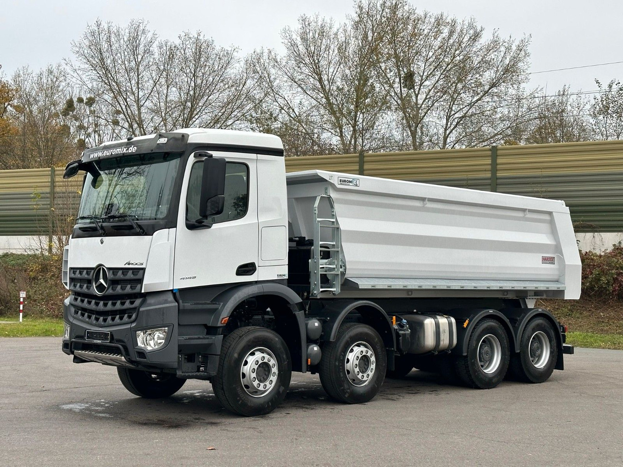 Mercedes-Benz AROCS 5 4145 8X4 E6e EuromixMTP 18m³ Kipper - Truk jungkit: gambar 3 Mercedes-Benz AROCS 5 4145 8X4 E6e EuromixMTP 18m³ Kipper - Truk jungkit: gambar 3