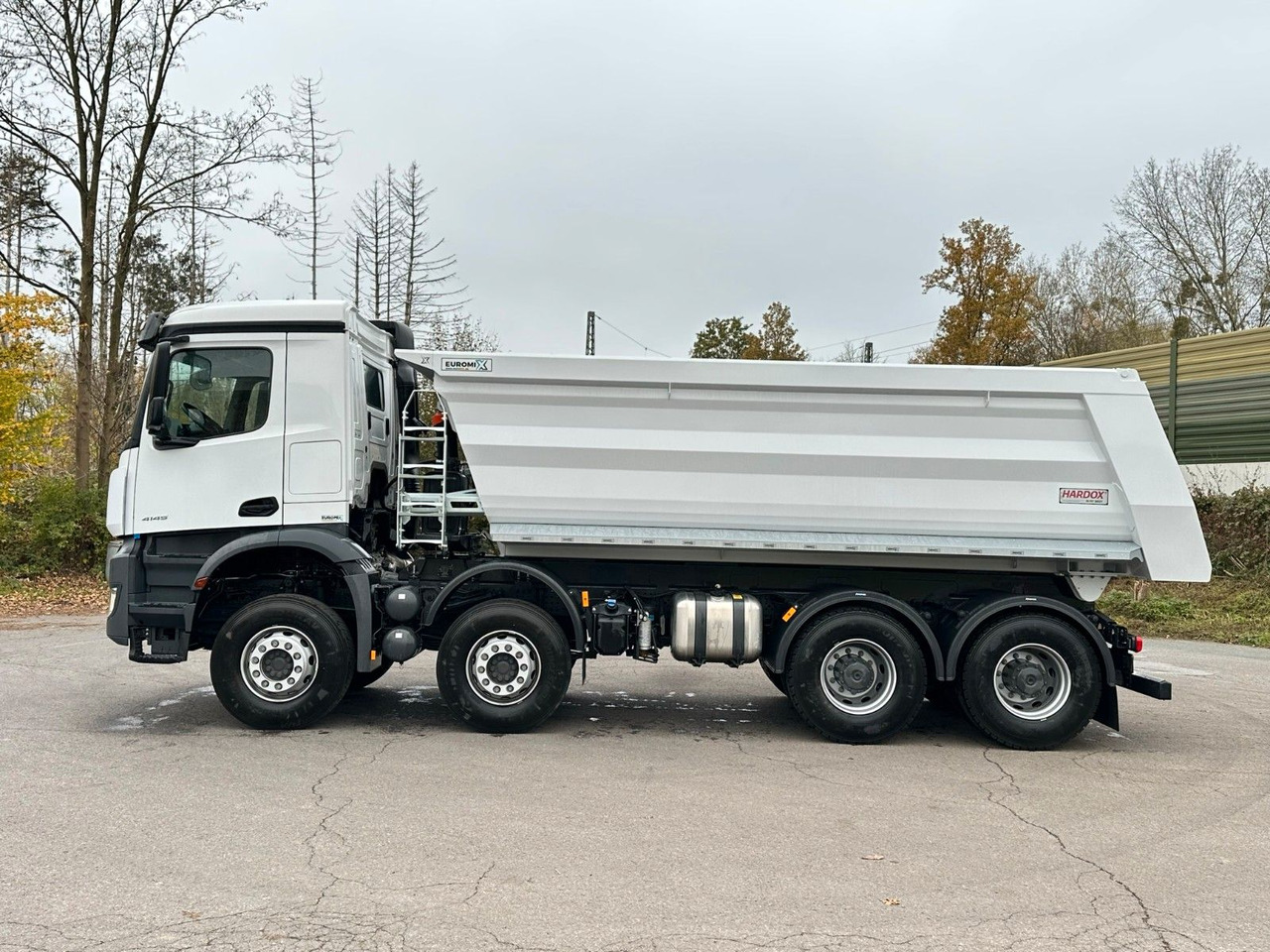 Mercedes-Benz AROCS 5 4145 8X4 E6e EuromixMTP 18m³ Kipper - Truk jungkit: gambar 4 Mercedes-Benz AROCS 5 4145 8X4 E6e EuromixMTP 18m³ Kipper - Truk jungkit: gambar 4